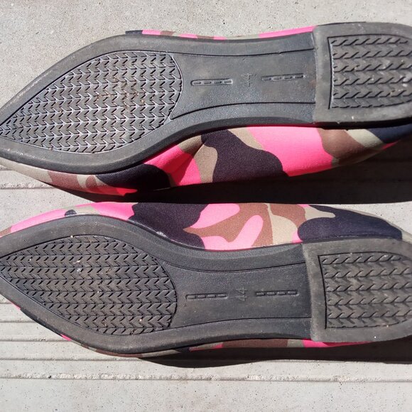 ✨ Pink Camo Flats - Size 44 (Women’s) ✨ - Picture 3 of 3